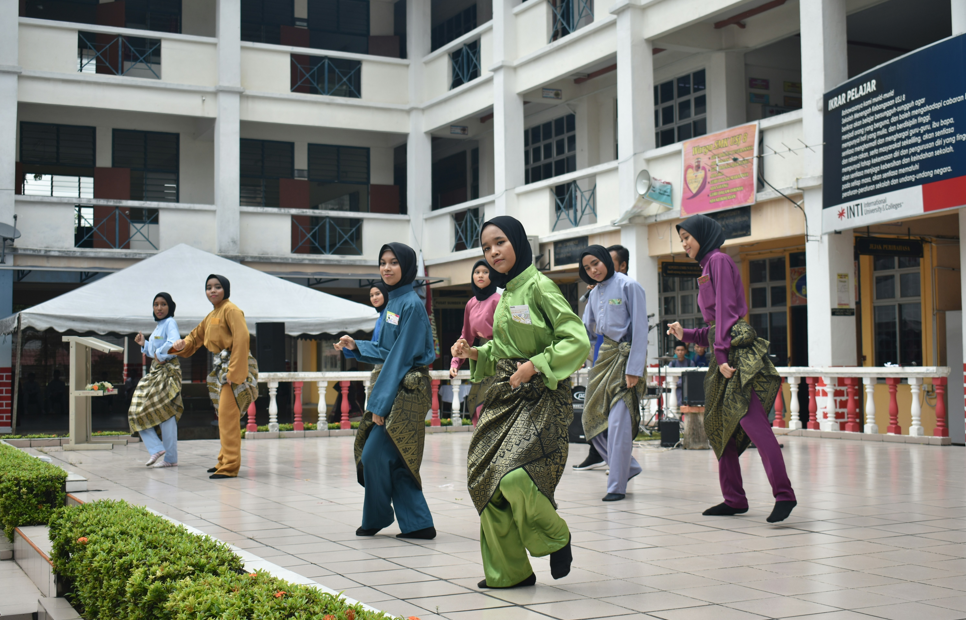 Karpet Raksasa dari Bunga mendapatkan rekor muri